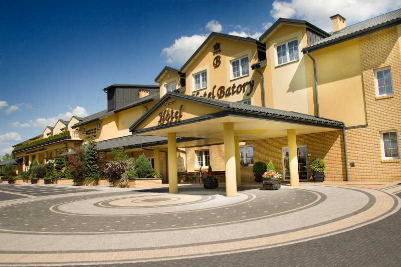 Hotel Batory Tluszcz Exterior photo